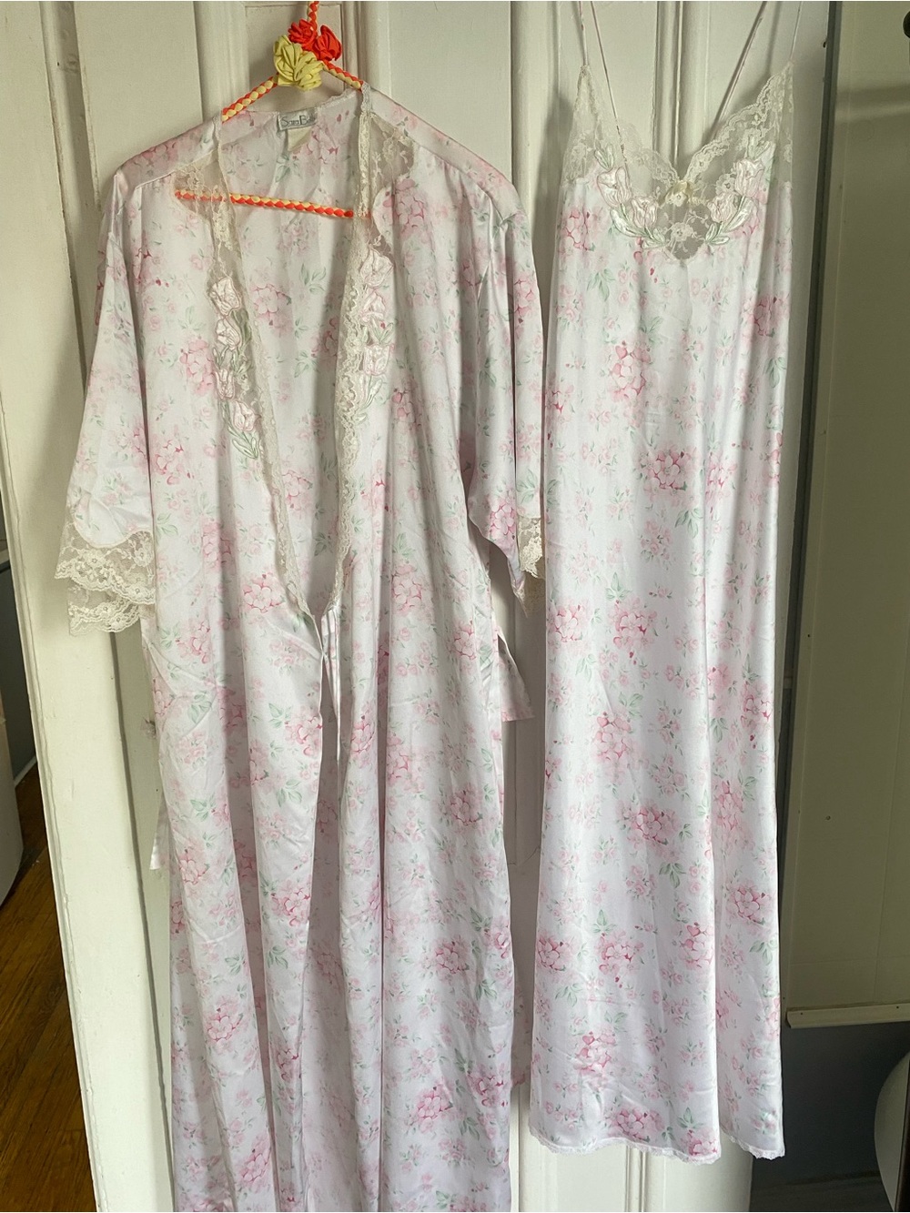 Vintage Floral Lace-Trim Long Nightgown & Robe Set - Pink Floral